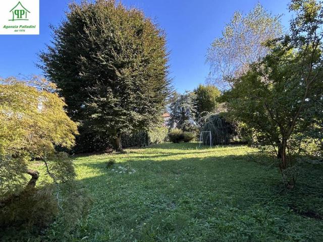 Villa Indipendente in vendita a Vedano Olona, Lombardia