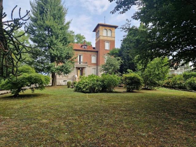 Villa Indipendente in vendita a Vedano Olona, Lombardia