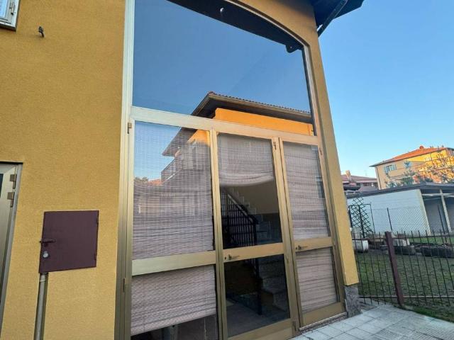 Villa Indipendente in vendita a Véla, Vedano Olona