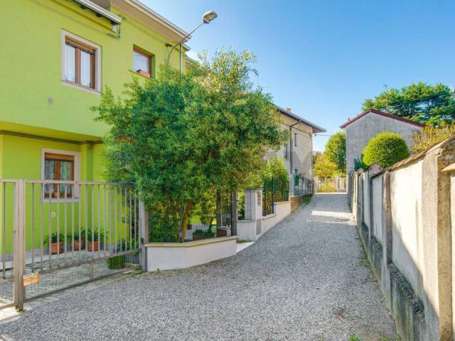 Villa Indipendente in vendita a Perseghét, Vedano Olona