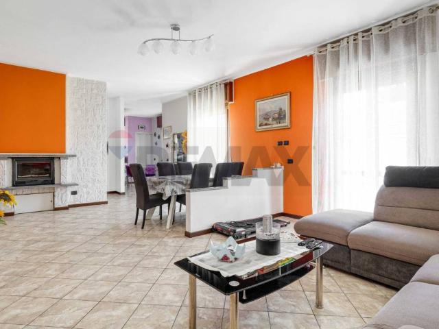 Villa Indipendente in vendita a Perseghét, Vedano Olona