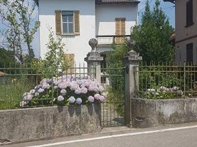 Villa Indipendente in vendita a Vedano Olona, Lombardia