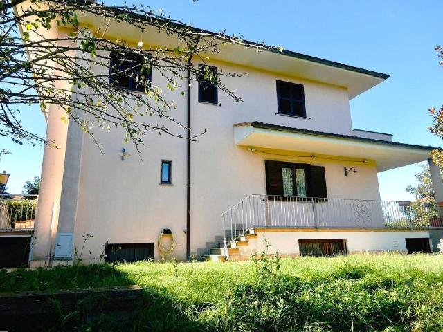 Villa Indipendente in vendita a Vejano, Lazio