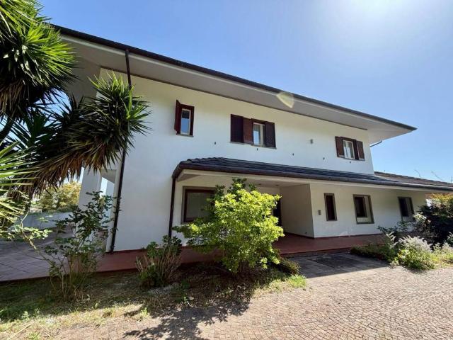 Villa Indipendente in vendita a Pratolungo, Roma Capitale