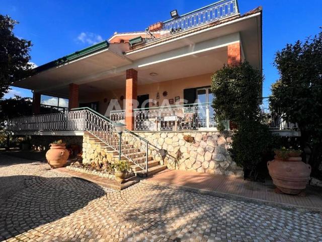 Villa Indipendente in vendita a Cisterna Di Latina, Lazio