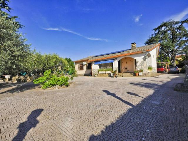 Villa Indipendente in vendita a Ulica, Velletri