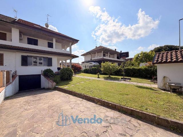 Villa Indipendente in vendita a Vellezzo Bellini, Lombardia