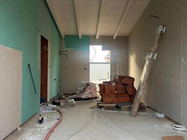Villa Indipendente in vendita a Vellezzo Bellini, Lombardia