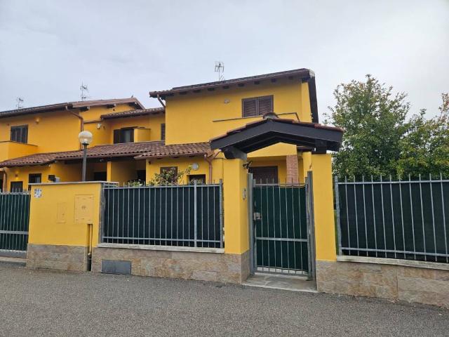 Villa Indipendente in vendita a Vellezzo Bellini, Lombardia