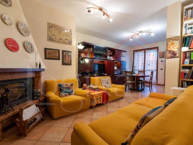 Villa Indipendente in vendita a Giovenzano, Vellezzo Bellini