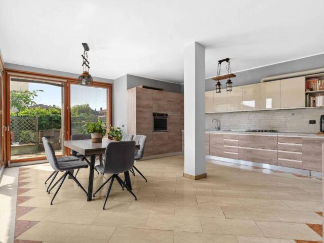 Villa Indipendente in vendita a Vellezzo Bellini, Lombardia