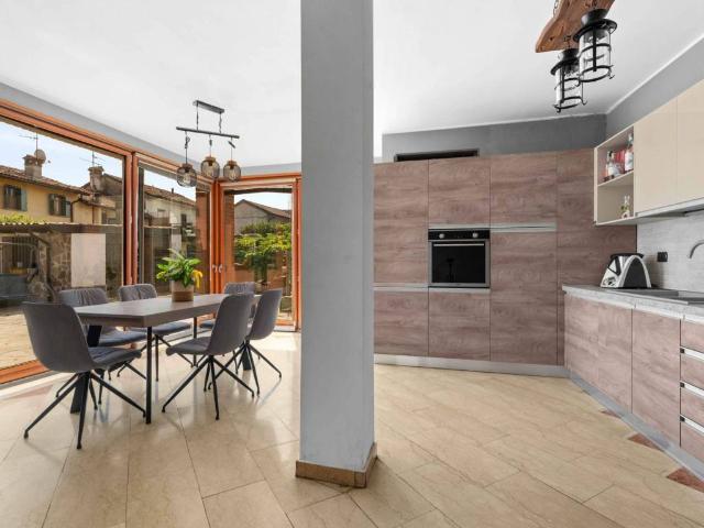 Villa Indipendente in vendita a Vellezzo Bellini, Lombardia