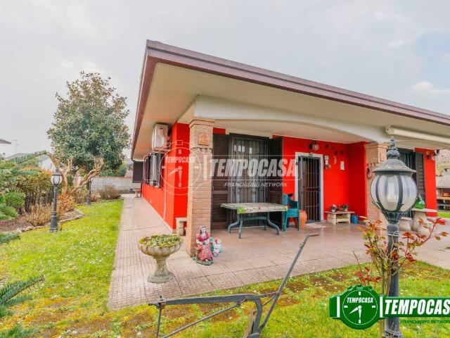 Villa Indipendente in vendita a Vellezzo Bellini, Lombardia