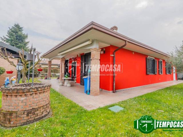 Villa Indipendente in vendita a Vellezzo Bellini, Lombardia