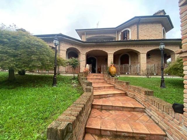 Villa Indipendente in vendita a Vellezzo Bellini, Lombardia