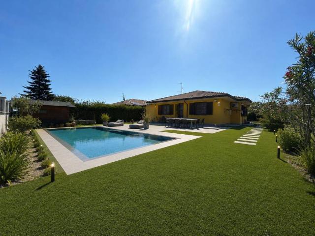 Villa Indipendente in vendita a Vellezzo Bellini, Lombardia
