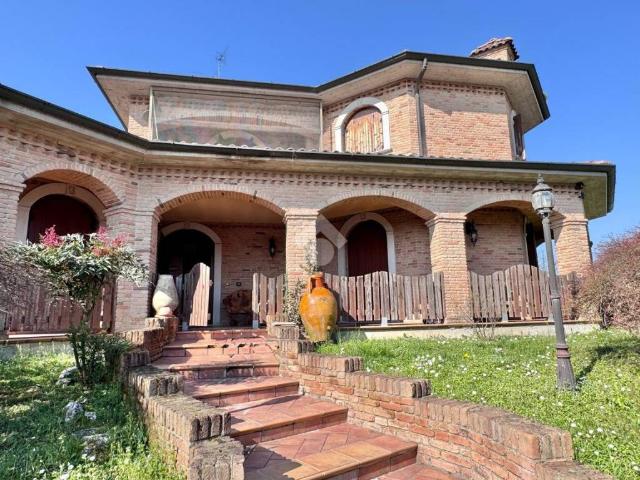 Villa Indipendente in vendita a Vellezzo Bellini, Lombardia