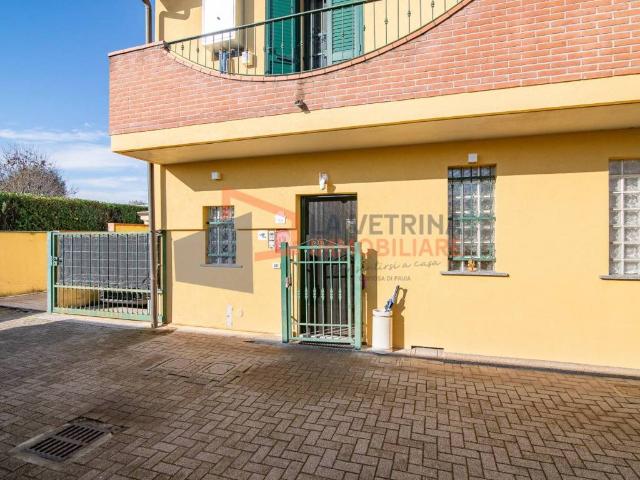 Villa Indipendente in vendita a Vellezzo Bellini, Lombardia