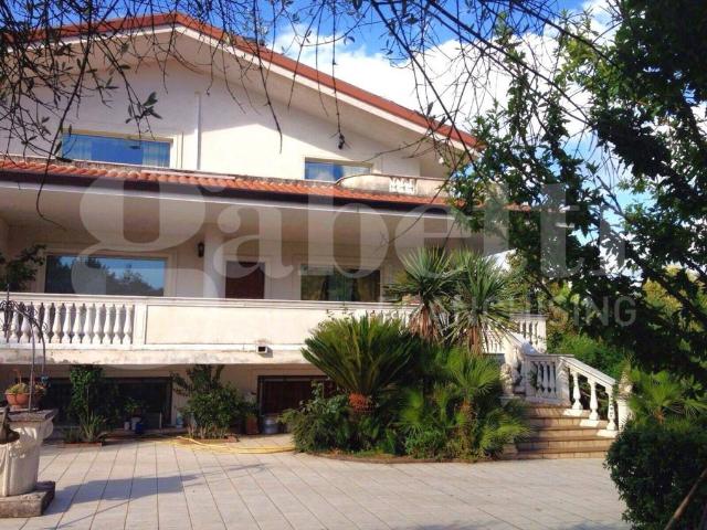 Villa Indipendente in vendita a Venafro, Molise