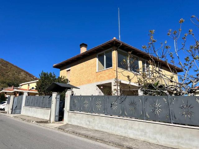 Villa Indipendente in vendita a Marche, Ascoli Piceno