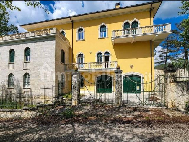 Villa Indipendente in vendita a Castello, Marche