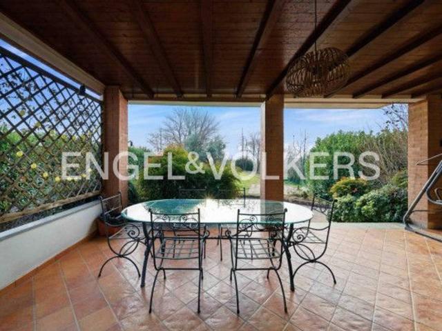 Villa Indipendente in vendita a Venegono Inferiore, Lombardia