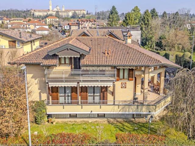 Villa Indipendente in vendita a Venegono Inferiore, Lombardia
