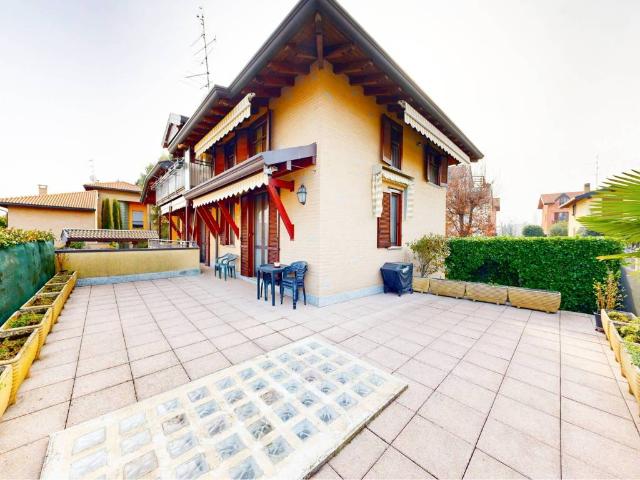 Villa Indipendente in vendita a Cruseta, Venegono Inferiore