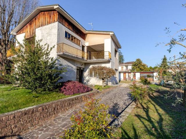 Villa Indipendente in vendita a Venegono Inferiore, Lombardia