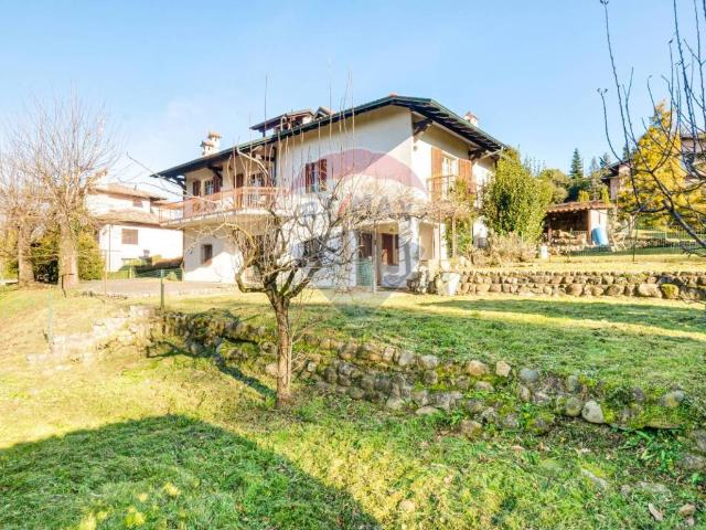 Villa Indipendente in vendita a Venegono Inferiore, Lombardia