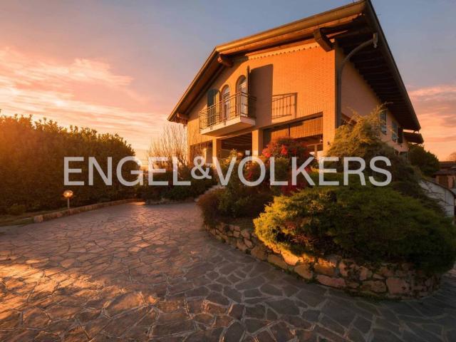 Villa Indipendente in vendita a Venegono Inferiore, Lombardia