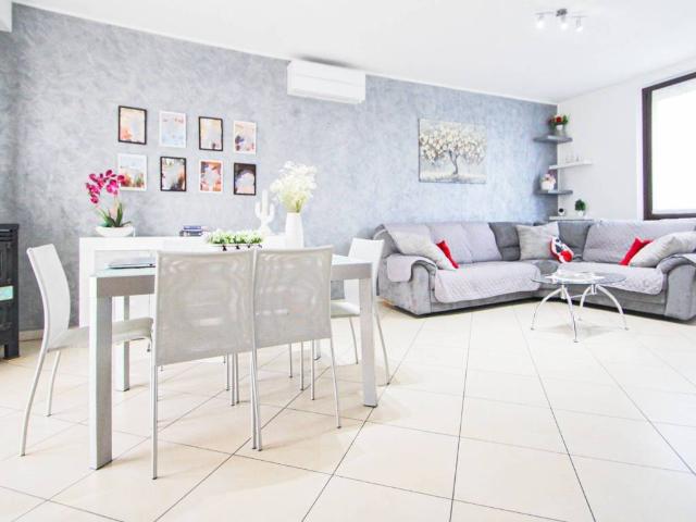 Villa Indipendente in vendita a Venegono Inferiore, Lombardia
