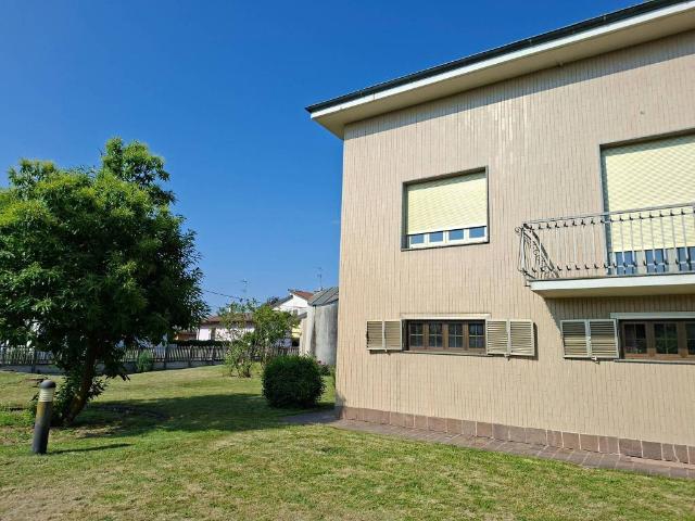 Villa Indipendente in vendita a Venegono Inferiore, Lombardia