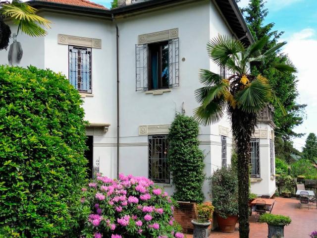 Villa Indipendente in vendita a Venegono Superiore, Lombardia
