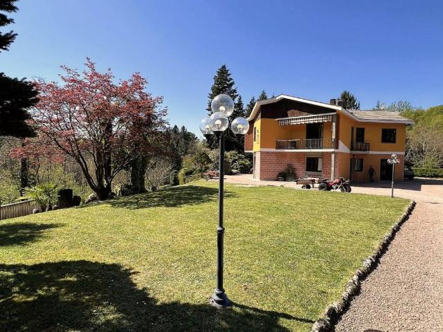 Villa Indipendente in vendita a Venegono Superiore, Lombardia
