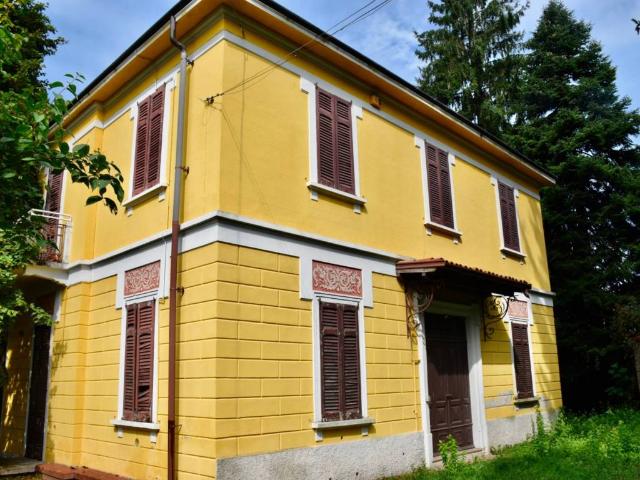 Villa Indipendente in vendita a Venegono Superiore, Lombardia