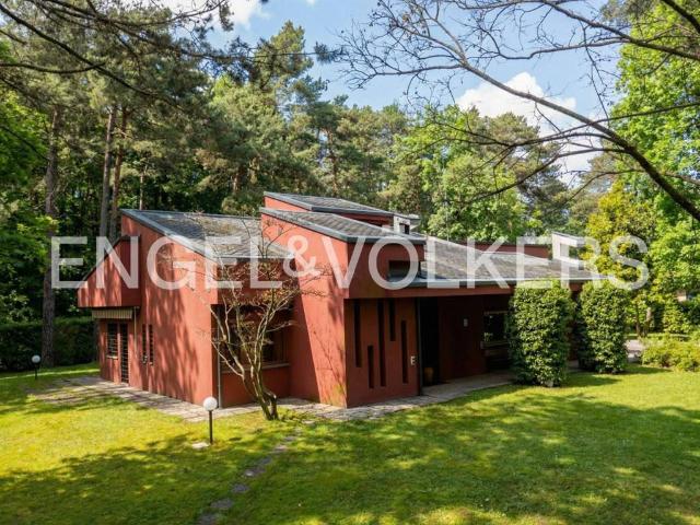 Villa Indipendente in vendita a Venegono Superiore, Lombardia
