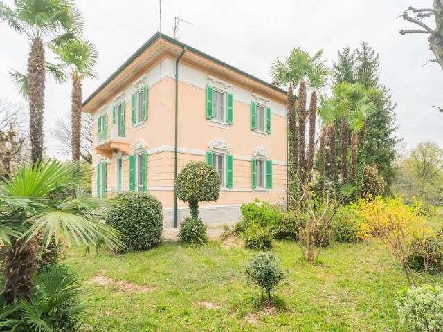 Villa Indipendente in vendita a Venegono Superiore, Lombardia