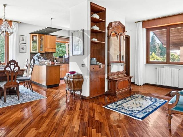 Villa Indipendente in vendita a Venegono Superiore, Lombardia