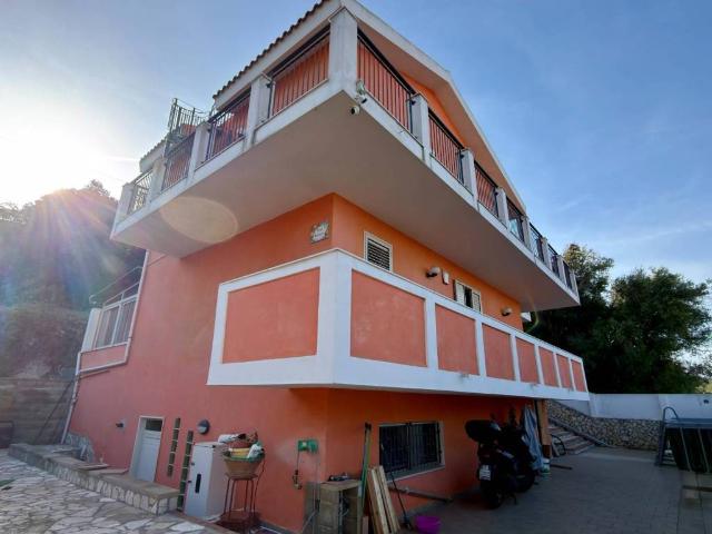 Villa Indipendente in vendita a Venetico Superiore, Venetico