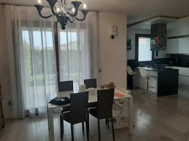 Villa Schiera in vendita a Mestre-Carpenedo, Venezia