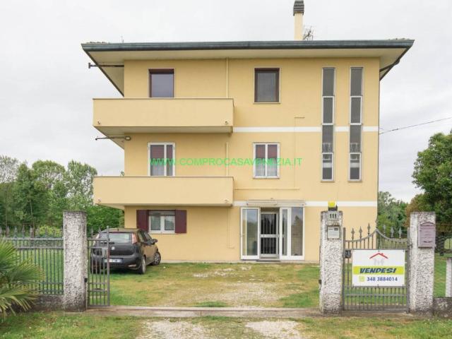 Palazzo in vendita a Favaro Veneto, Venezia