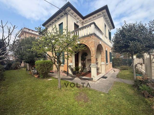 Villa Indipendente in vendita a Mestre-Carpenedo, Venezia