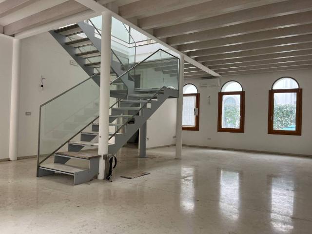 Villa Indipendente in vendita a Mestre-Carpenedo, Venezia