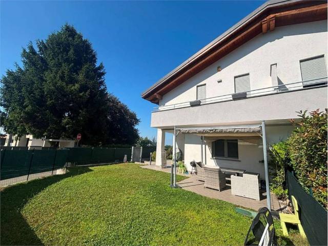 Villa Indipendente in vendita a Veniano, Como