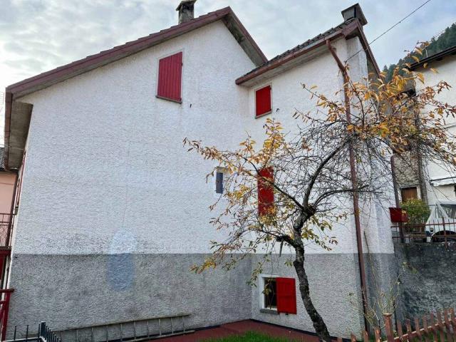 Villa Indipendente in vendita a Appennino Reggiano, Re