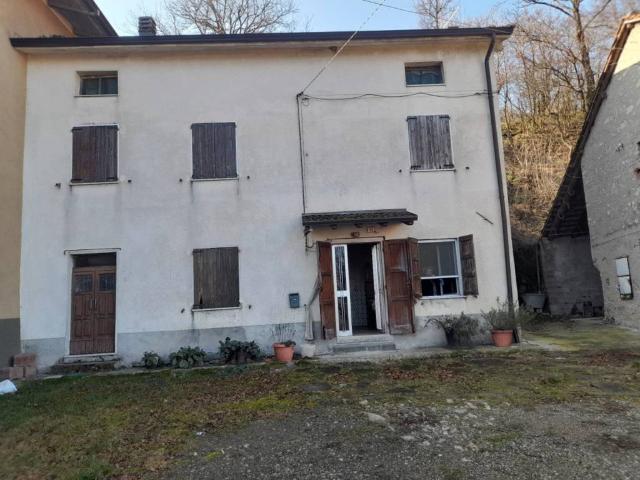 Villa Indipendente in vendita a Appennino Reggiano, Re