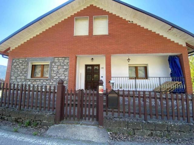 Villa Indipendente in vendita a Appennino Reggiano, Re