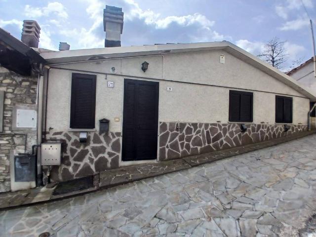 Villa Indipendente in vendita a Appennino Reggiano, Re