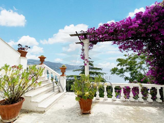 Villa Indipendente in vendita a Mortola Inferiore, Ventimiglia